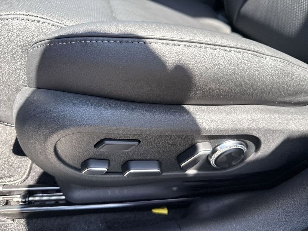 2026 Genesis GV60 Advanced