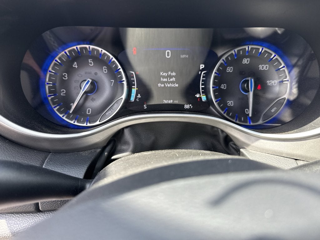 2025 Chrysler Voyager LX