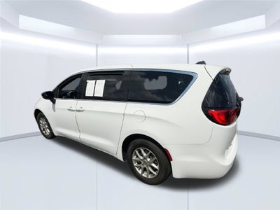 2025 Chrysler Voyager LX