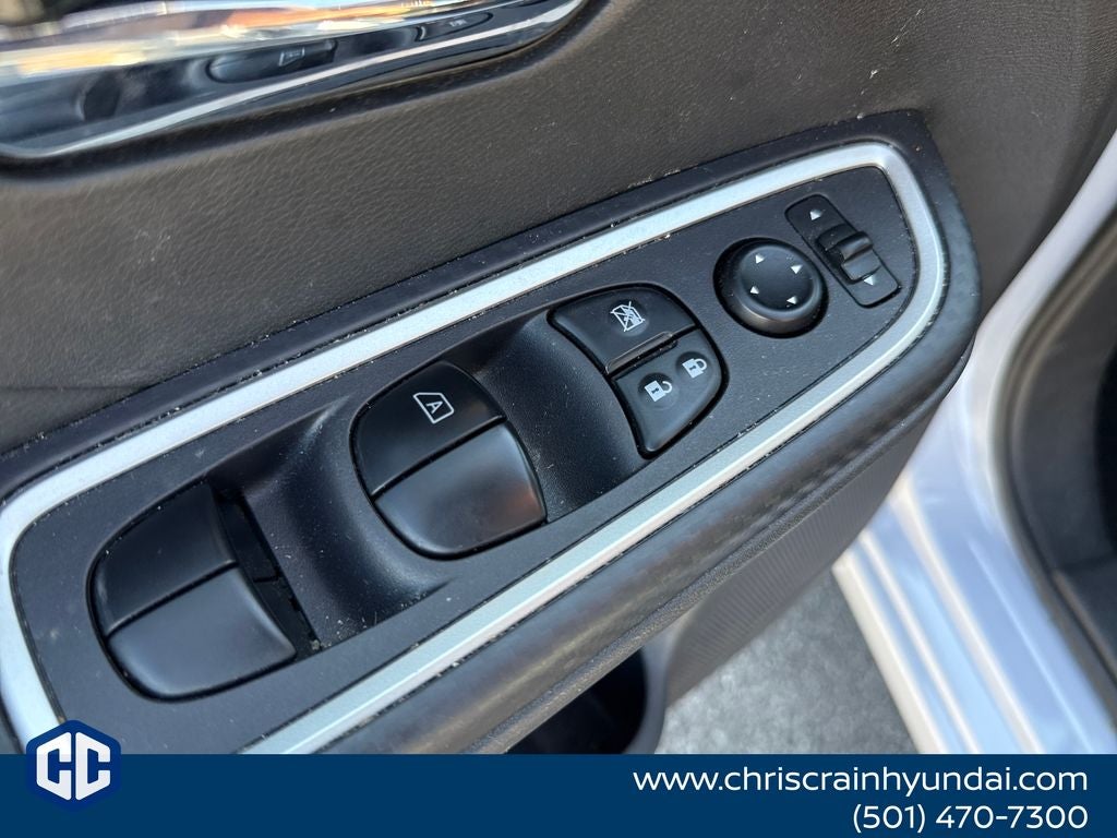 2023 Nissan Versa 1.6 SR
