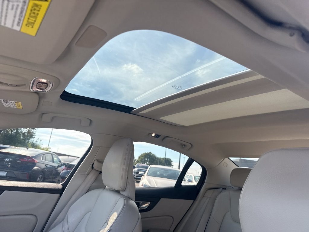 2020 Volvo S60 T6 Momentum