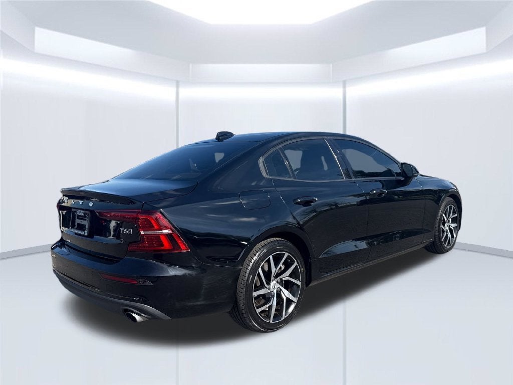 2020 Volvo S60 T6 Momentum