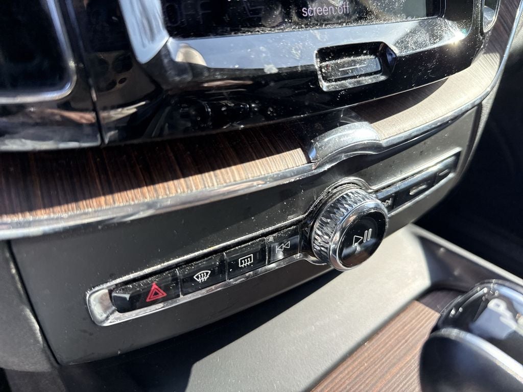 2021 Volvo XC60 T5 Momentum