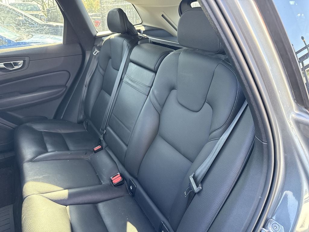 2021 Volvo XC60 T5 Momentum