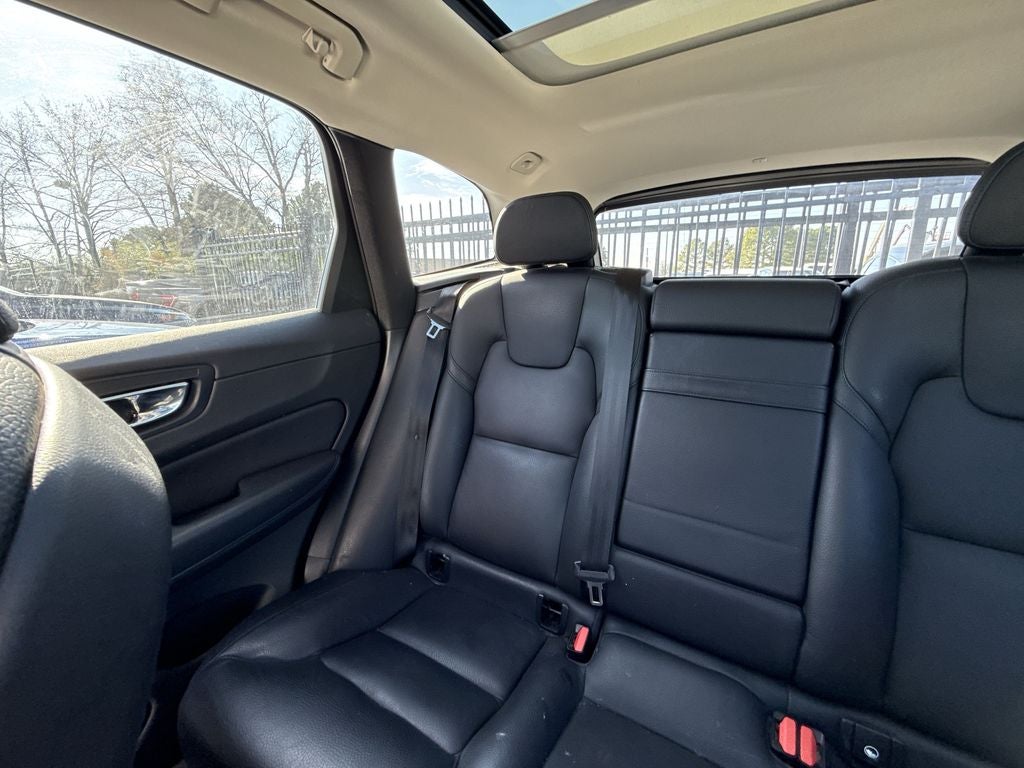 2021 Volvo XC60 T5 Momentum