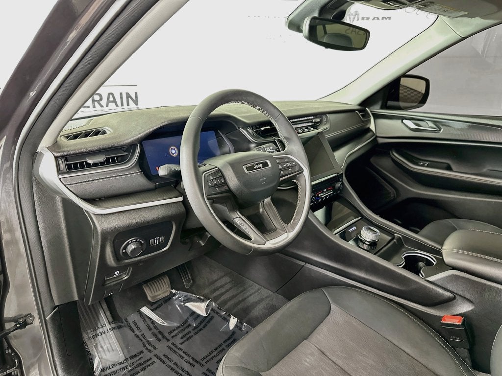 2024 Jeep Grand Cherokee L Laredo X 4x2