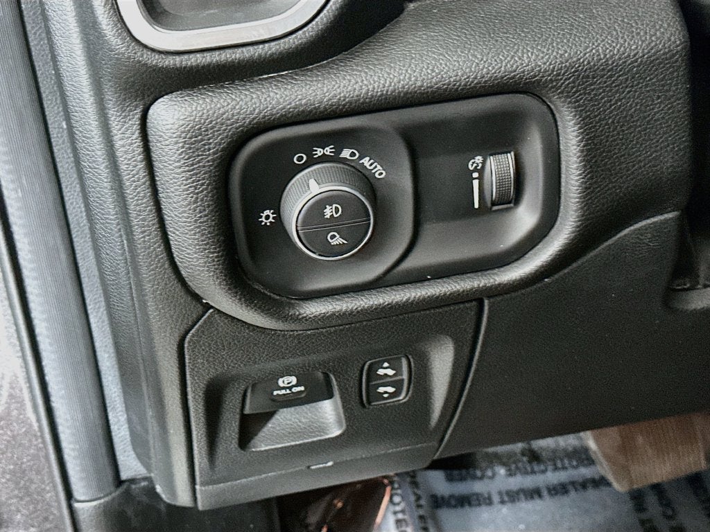 2025 RAM 1500 Lone Star Crew Cab 4x4 5'7' Box