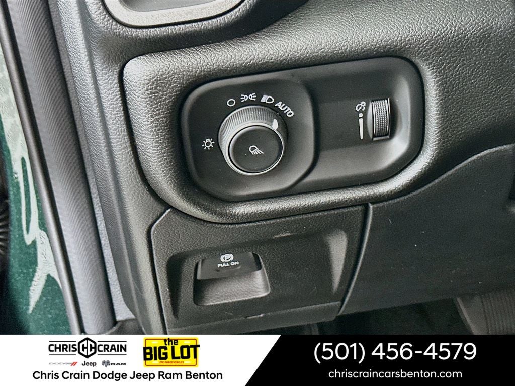 2026 RAM 1500 Tradesman Crew Cab 4x4 5'7' Box