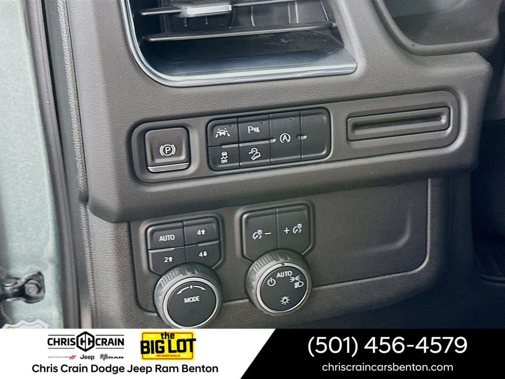 2023 Chevrolet Suburban 4WD Premier