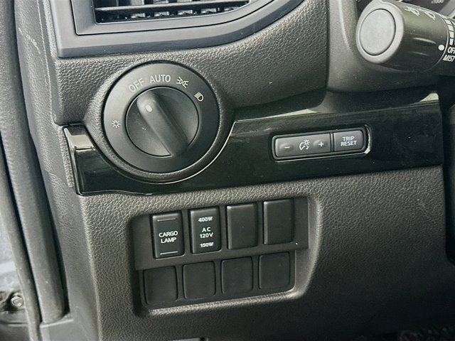 2024 Nissan TITAN Crew Cab SV 4x4