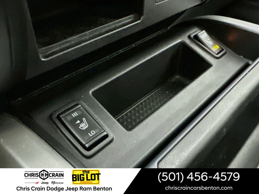 2023 Nissan TITAN Crew Cab SV 4x2