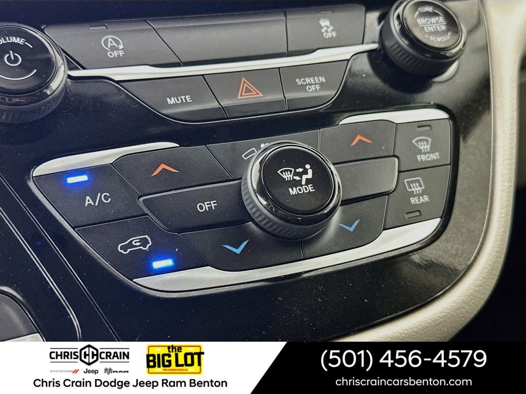 2024 Chrysler Voyager LX