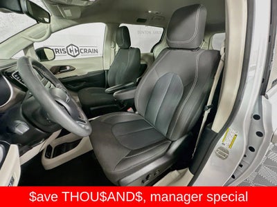 2024 Chrysler Voyager LX