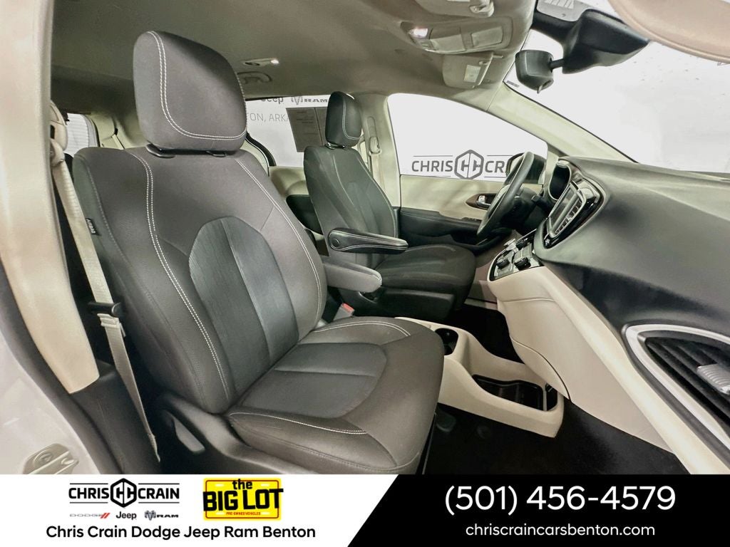 2024 Chrysler Voyager LX