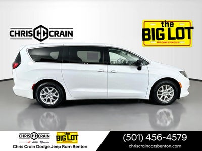 2024 Chrysler Voyager LX