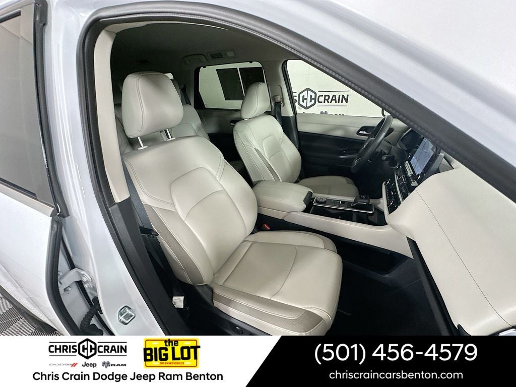 2025 Nissan Pathfinder SL 4WD