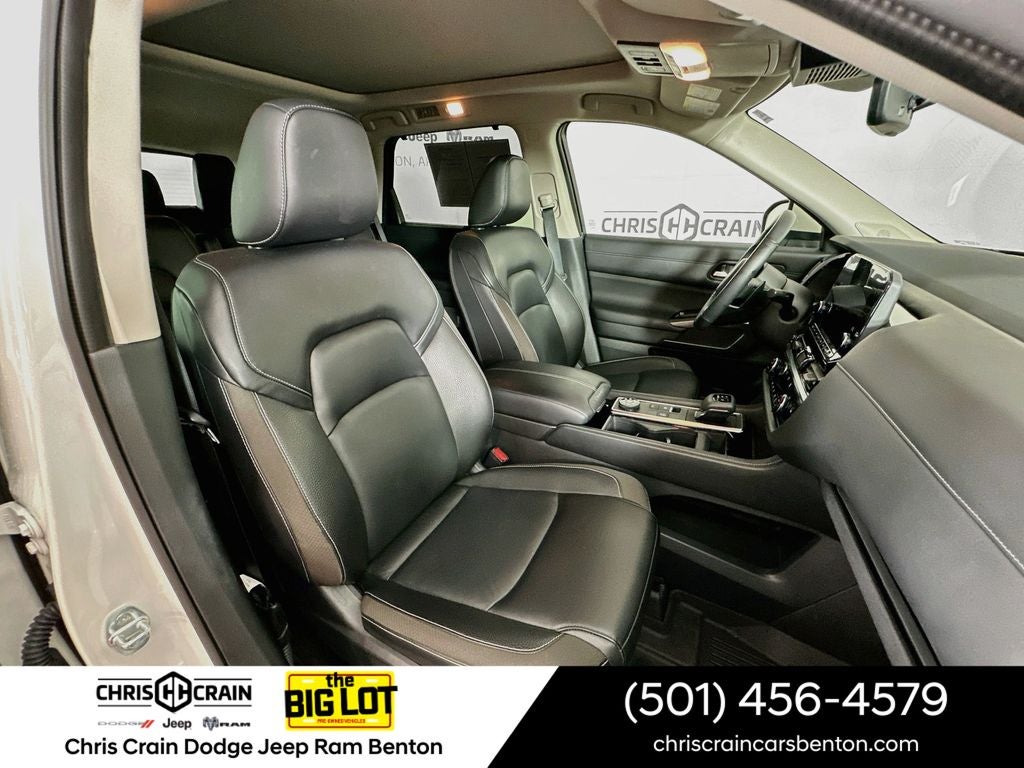 2023 Nissan Pathfinder SL 4WD
