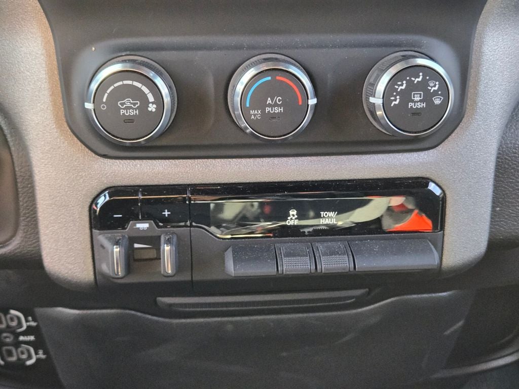 2024 RAM 1500 Tradesman Crew Cab 4x4 5'7' Box