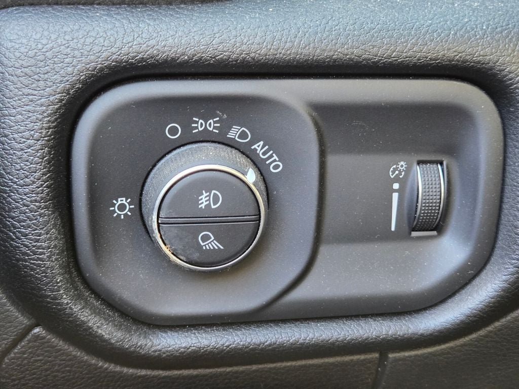 2022 RAM 1500 Big Horn Crew Cab 4x4 5'7' Box