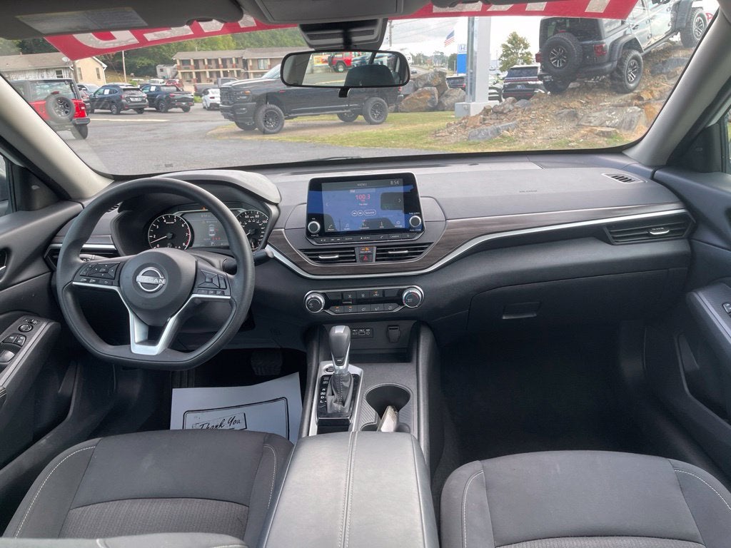 2025 Nissan Altima SV FWD