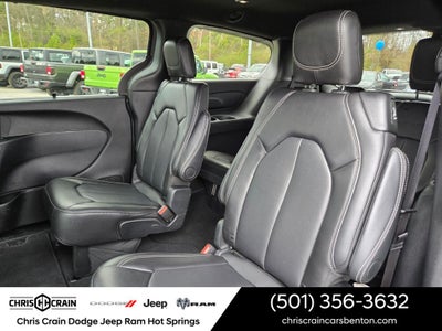 2025 Chrysler Pacifica Select