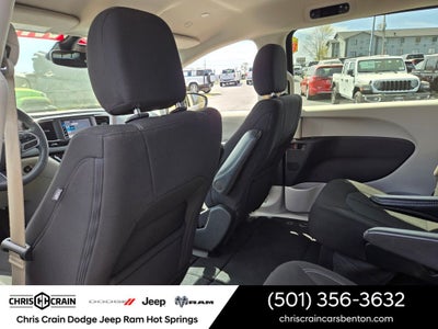 2023 Chrysler Voyager LX
