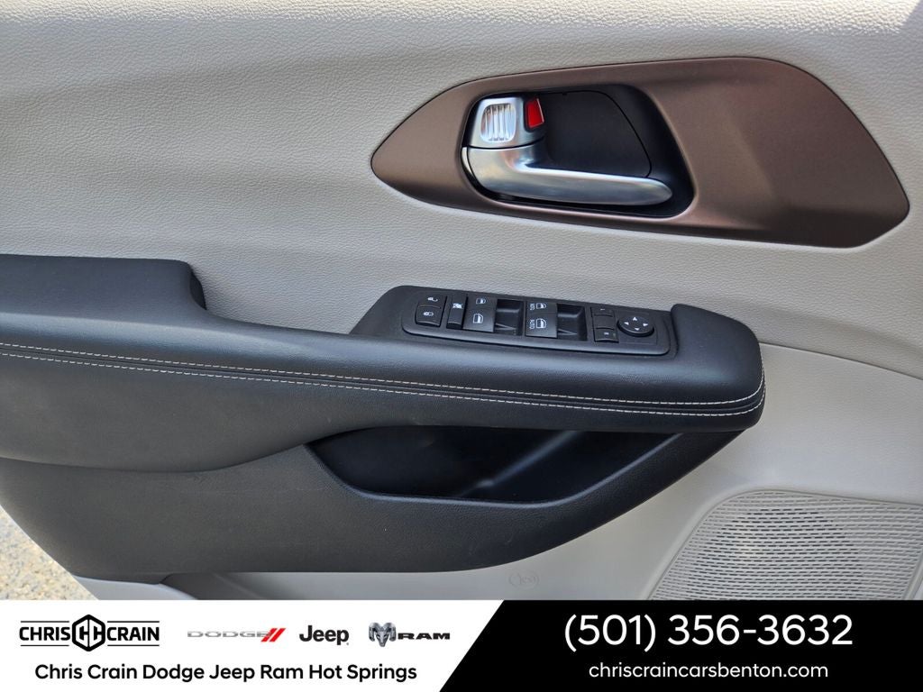 2023 Chrysler Voyager LX