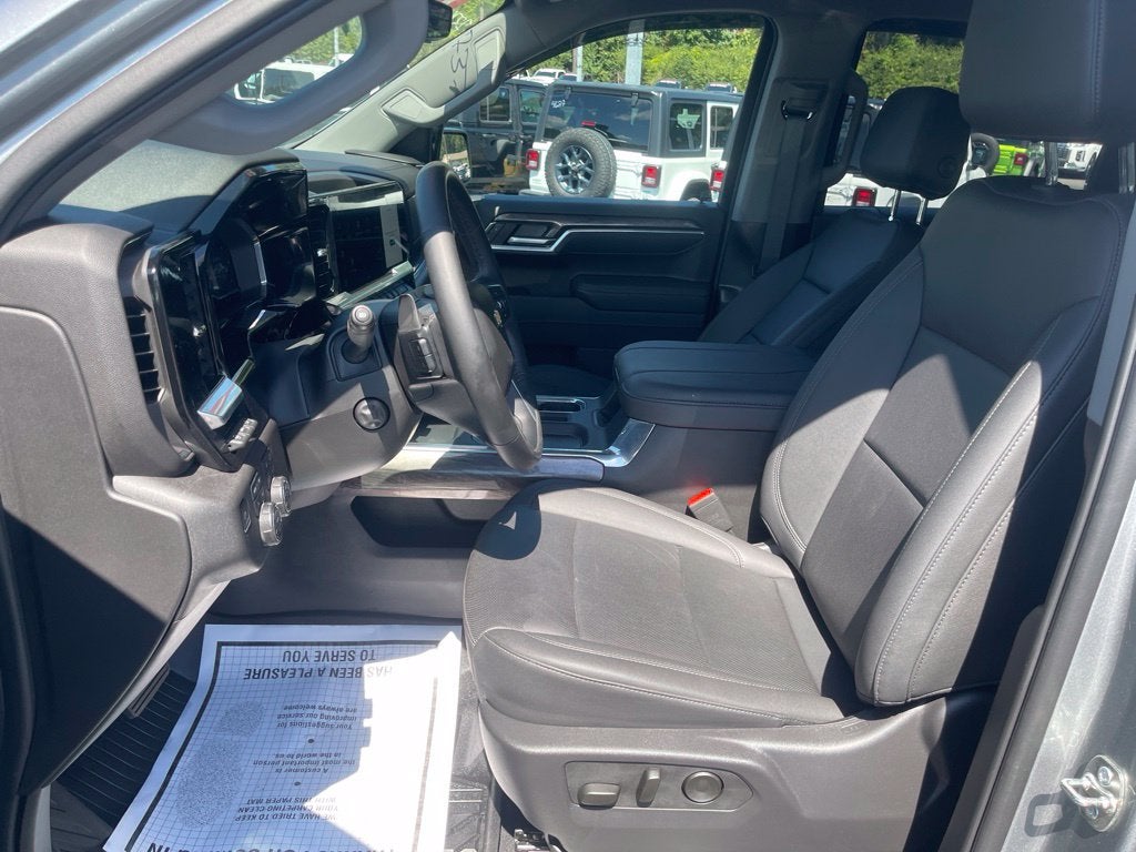 2025 Chevrolet Silverado 1500 4WD Crew Cab Short Bed LTZ