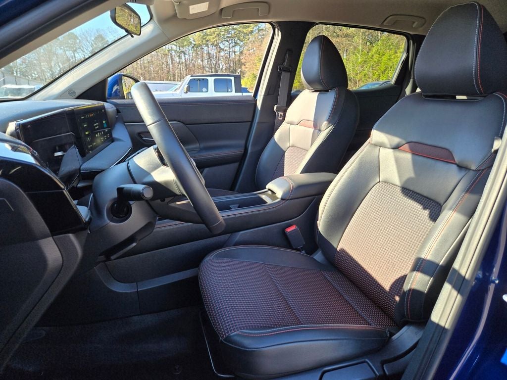 2025 Nissan Kicks SR FWD