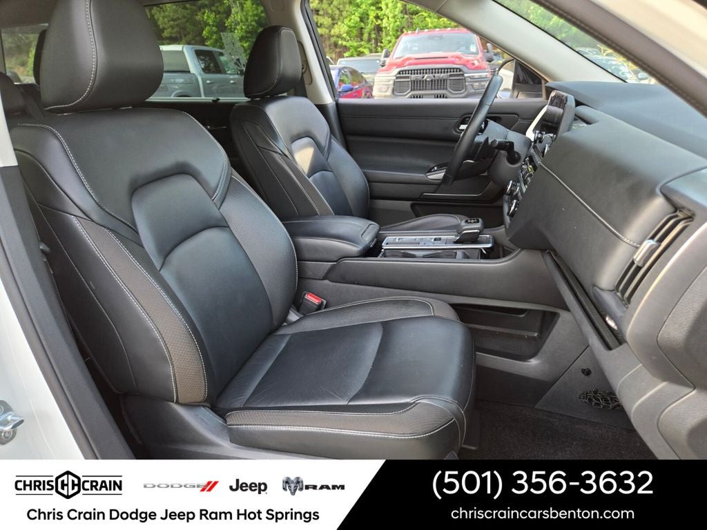 2023 Nissan Pathfinder SL