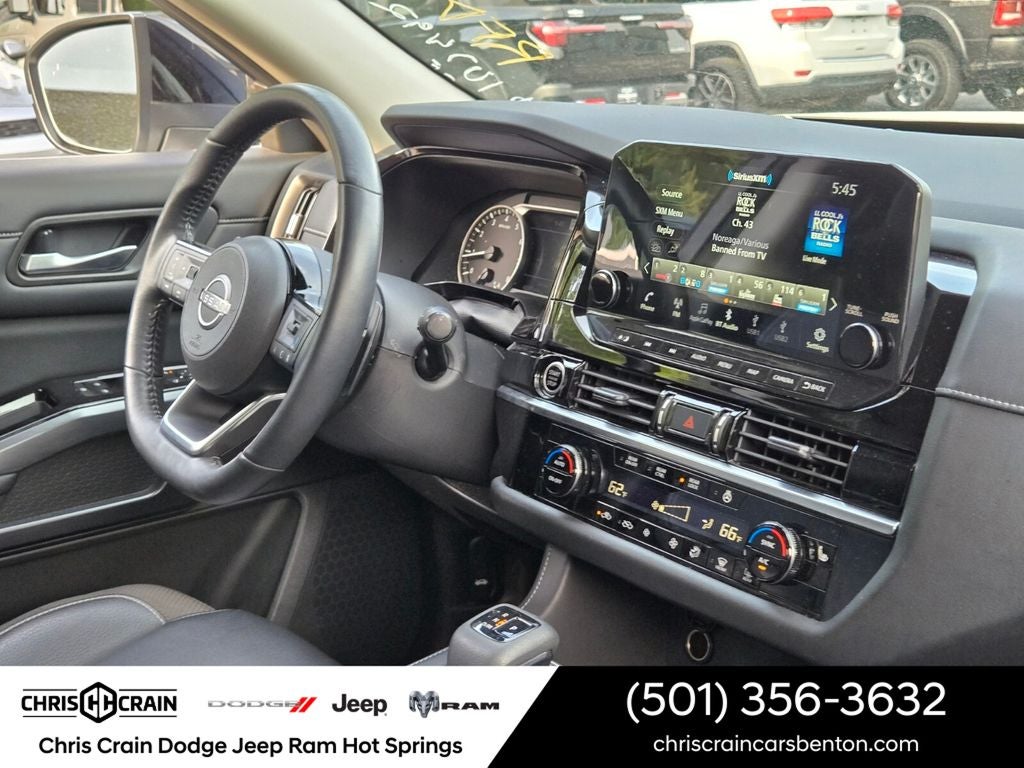 2023 Nissan Pathfinder SL