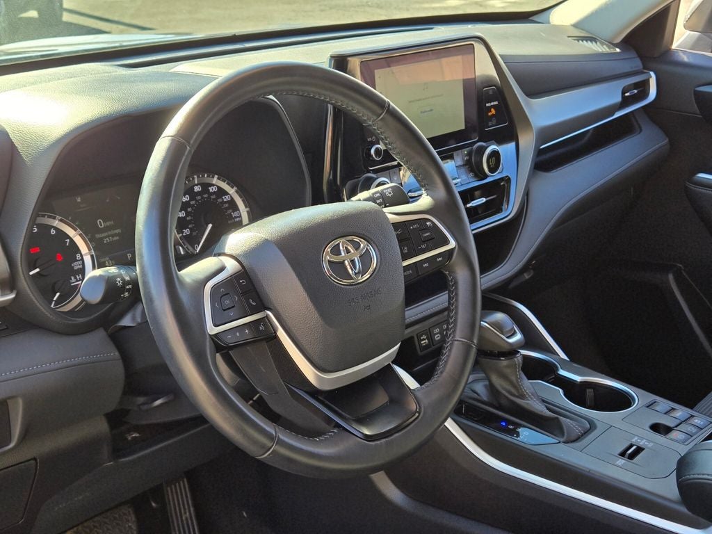 2024 Toyota Highlander LE