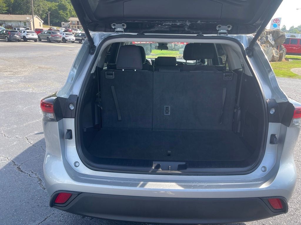 2024 Toyota Highlander LE