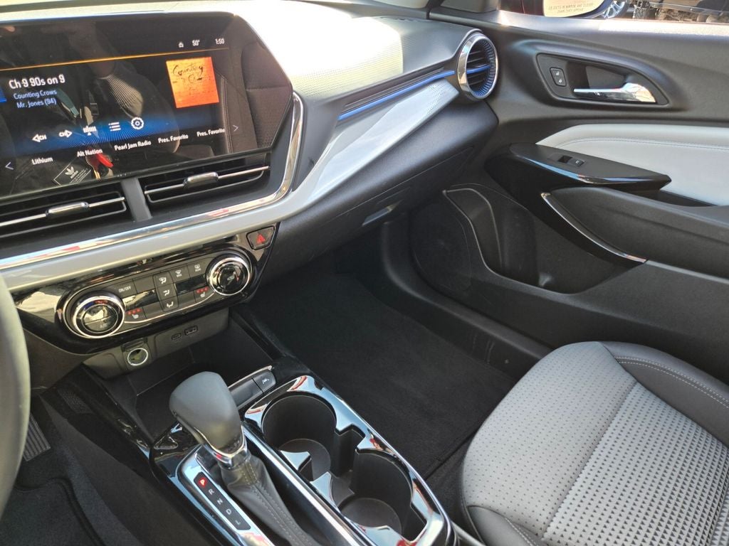 2025 Chevrolet Trax FWD LT