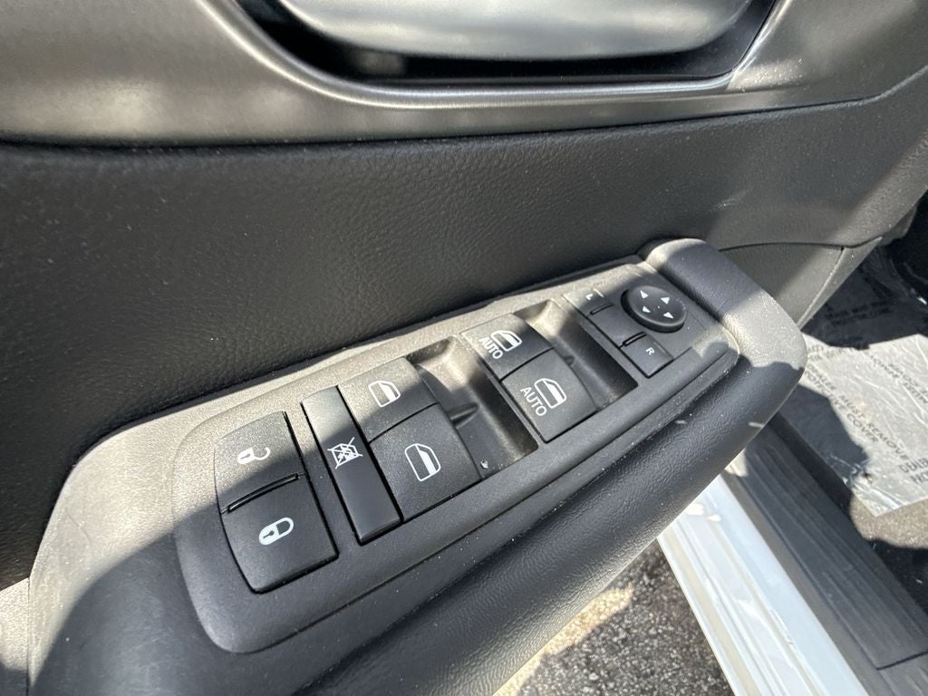 2025 Chrysler Voyager LX