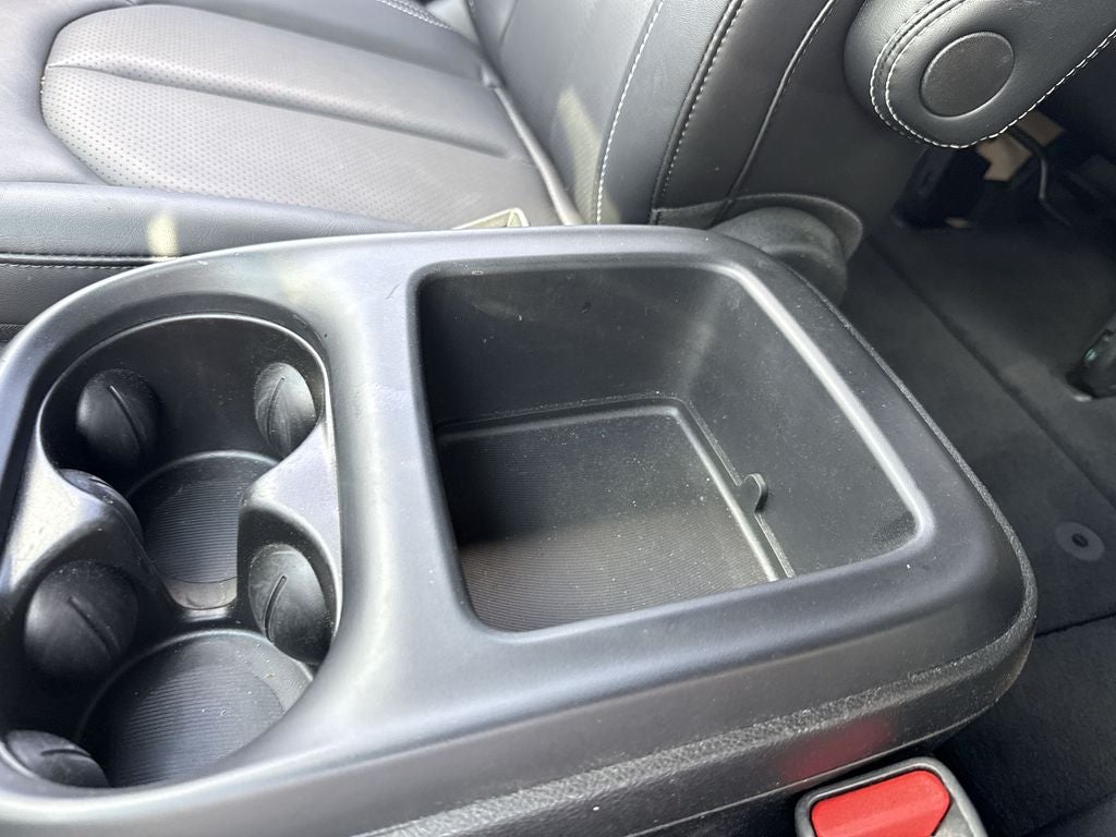2025 Chrysler Voyager LX
