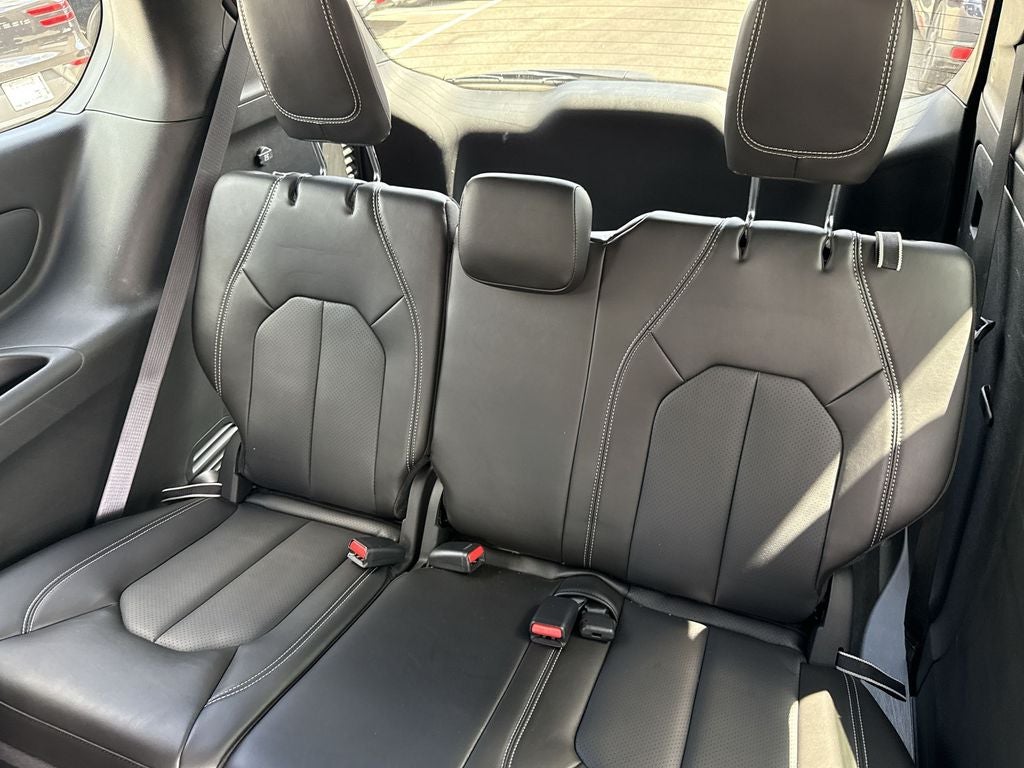 2025 Chrysler Voyager LX