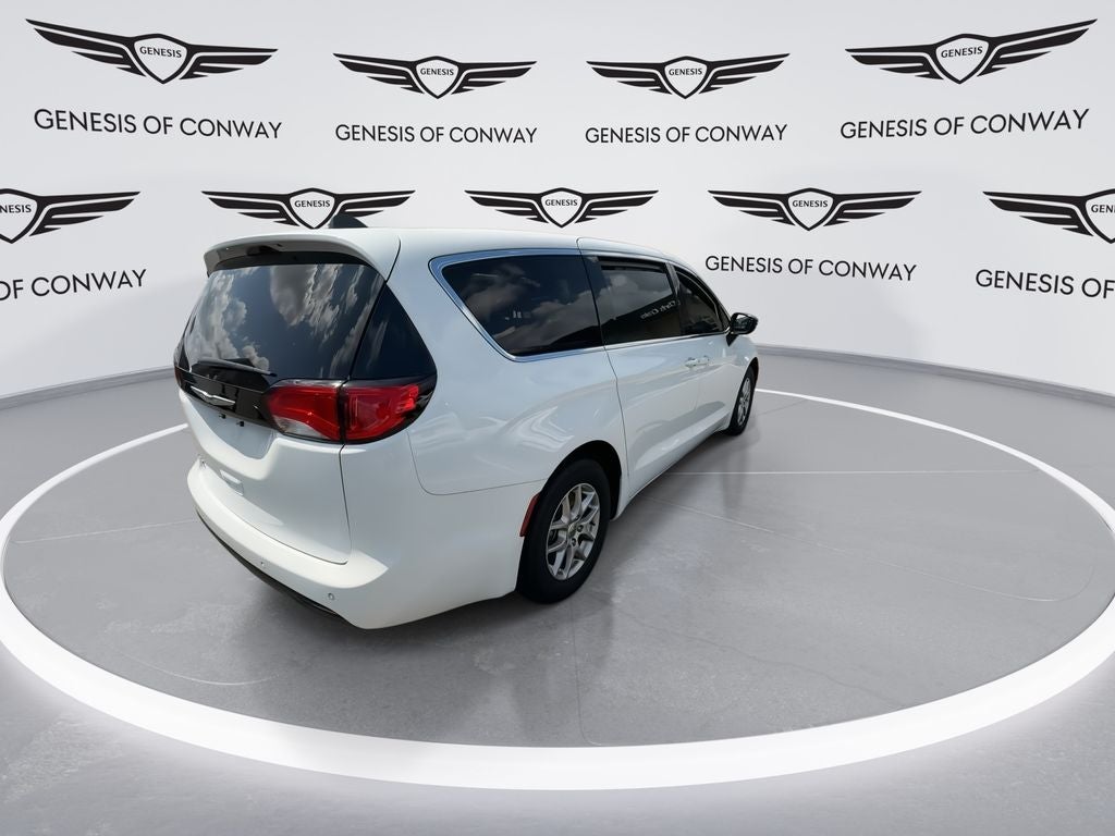 2025 Chrysler Voyager LX