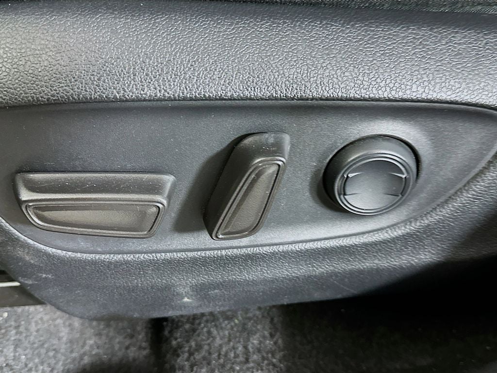 2021 Toyota RAV4 XLE - Photo 12