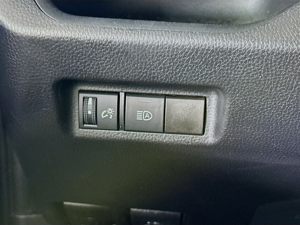 2021 Toyota RAV4 XLE - Photo 13