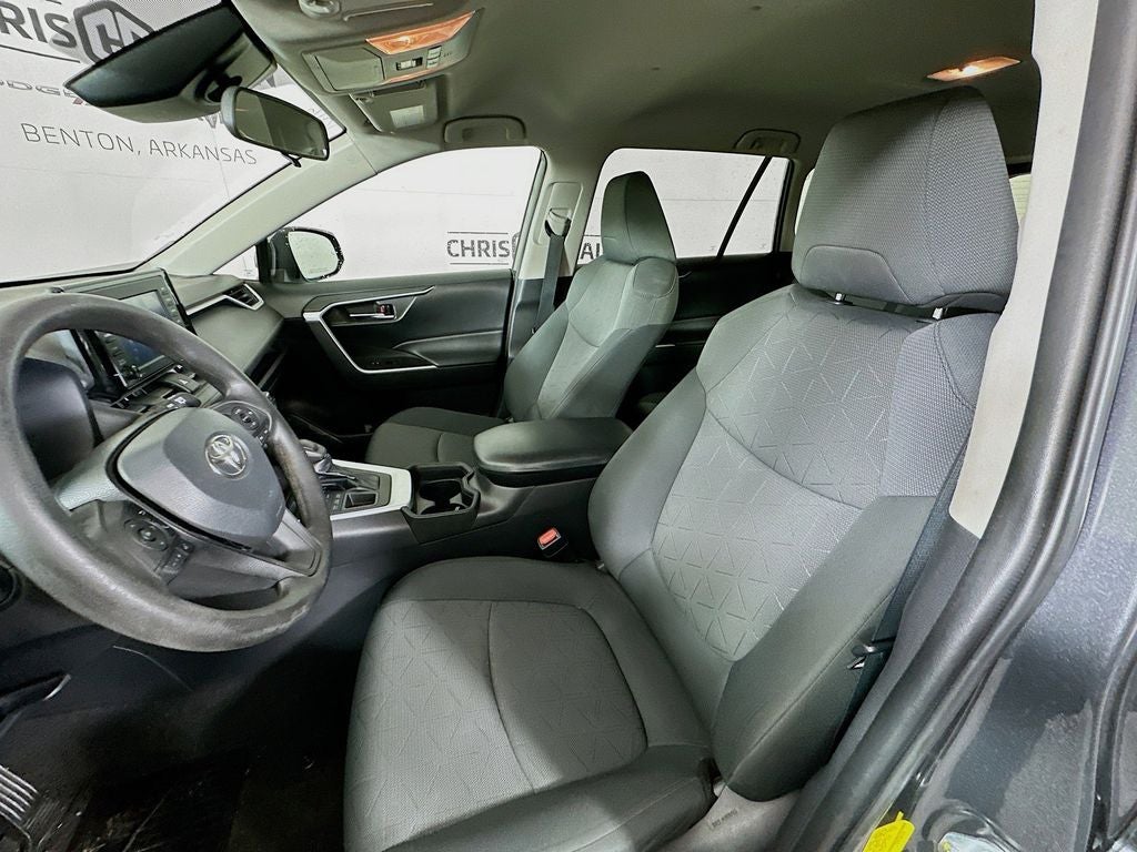 2021 Toyota RAV4 XLE - Photo 21