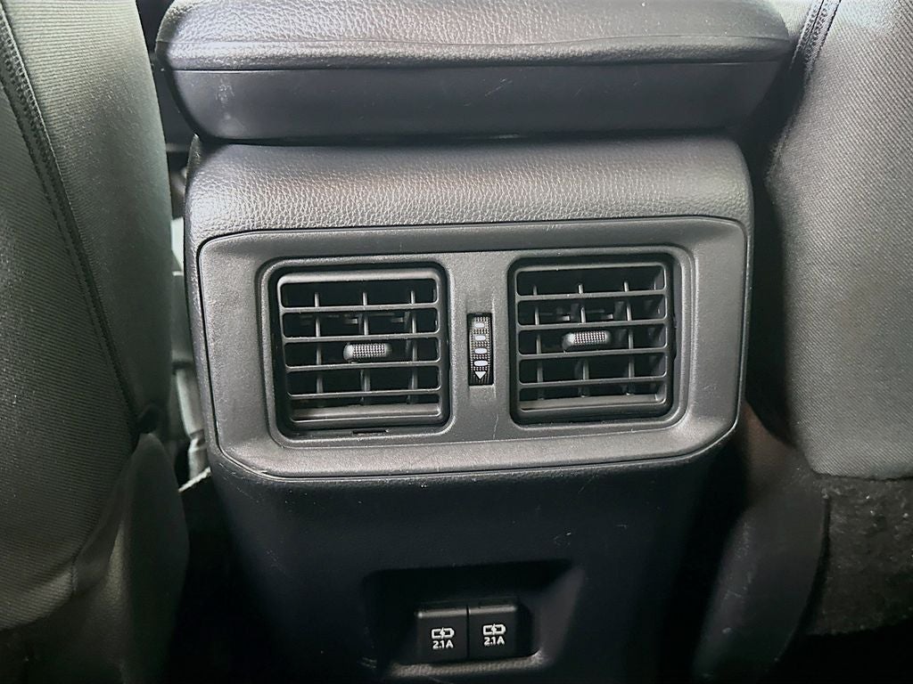 2021 Toyota RAV4 XLE - Photo 24