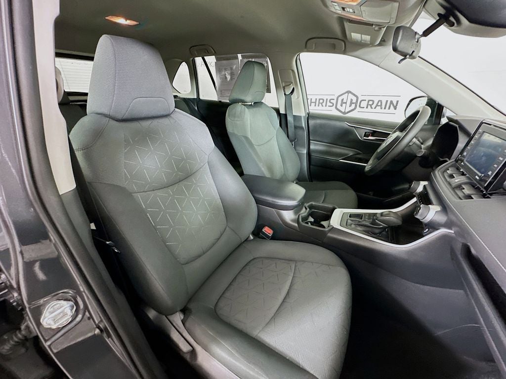 2021 Toyota RAV4 XLE - Photo 25