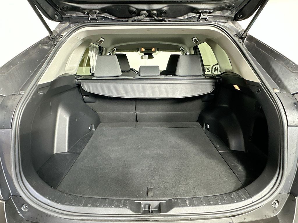 2021 Toyota RAV4 XLE - Photo 7
