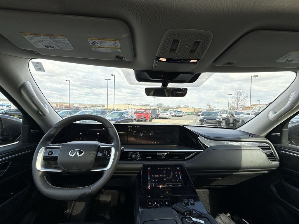 2025 INFINITI QX80 LUXE