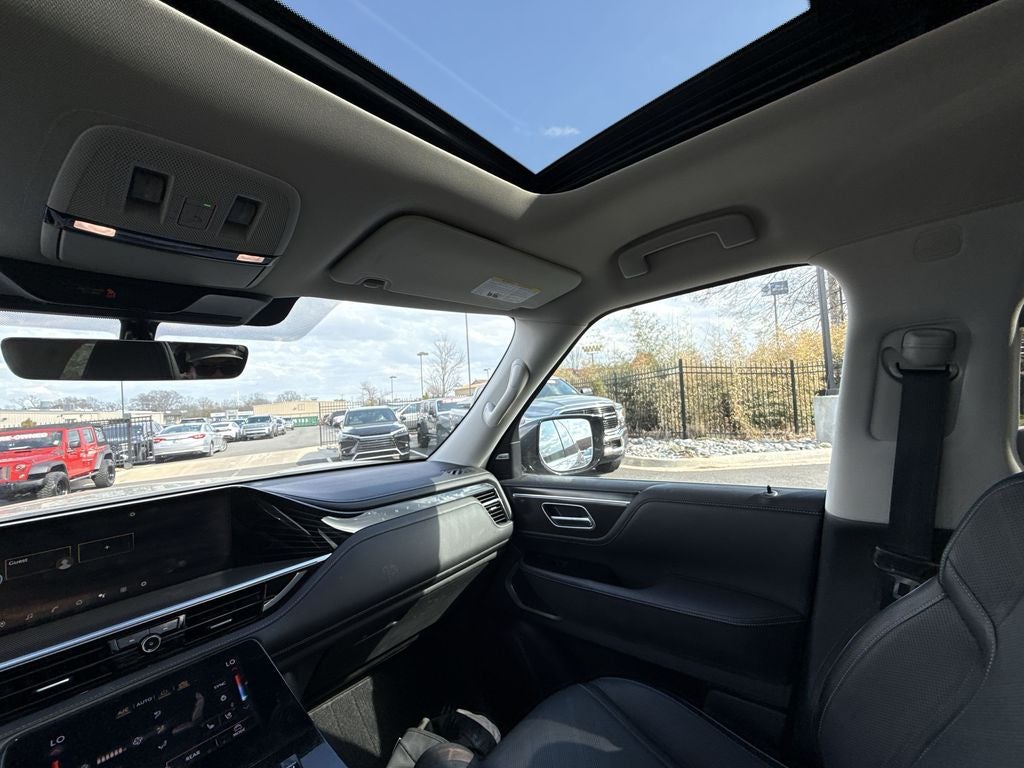 2025 INFINITI QX80 LUXE