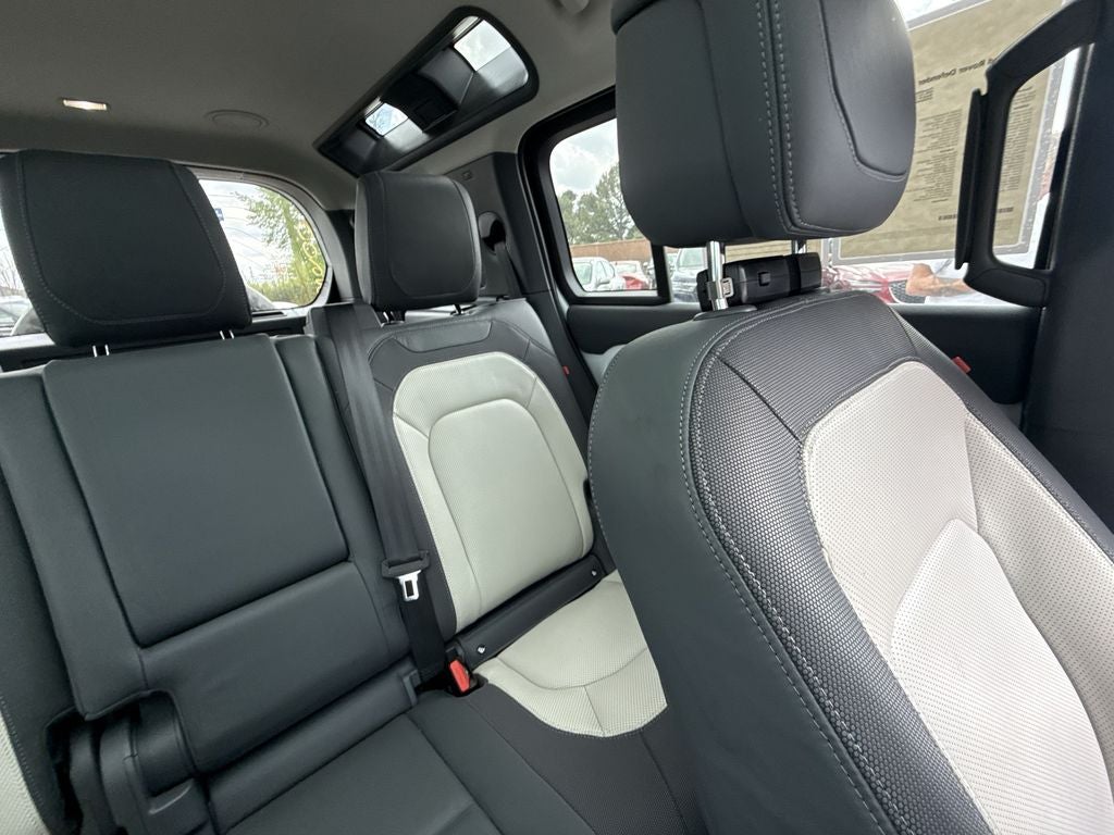 2024 Land Rover Defender 110 X-Dynamic SE